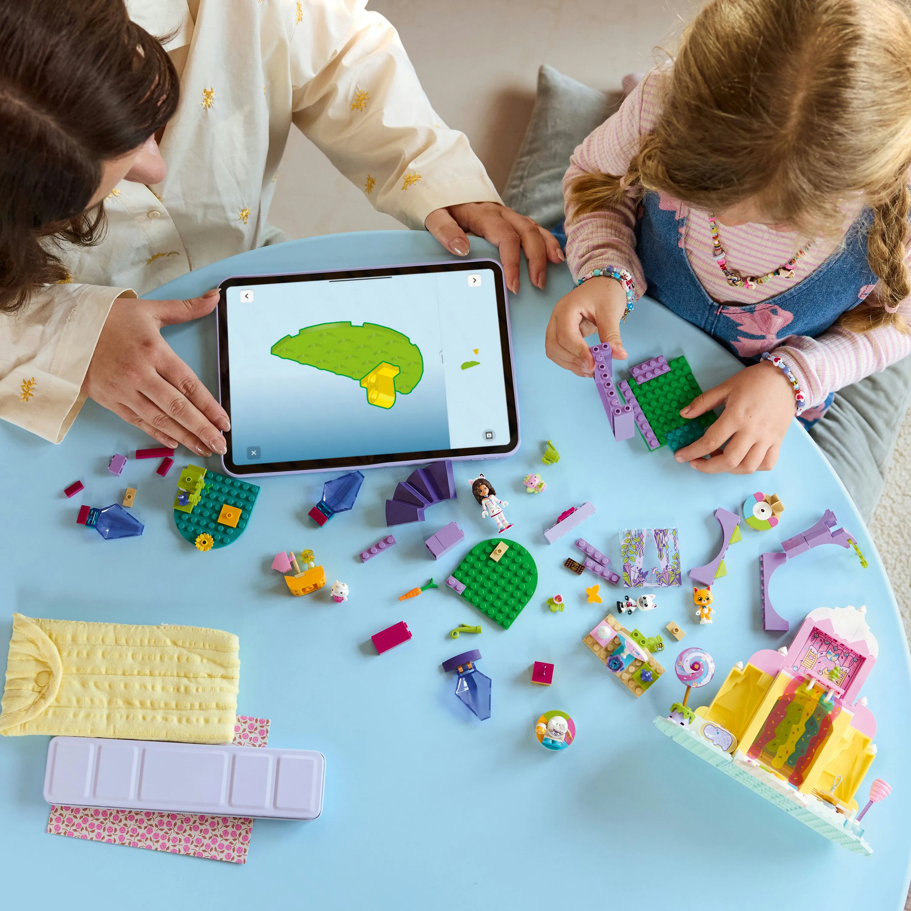 LEGO Gabby&rsquo;s Dollhouse Candy Mountain and Kispu Garden 11205