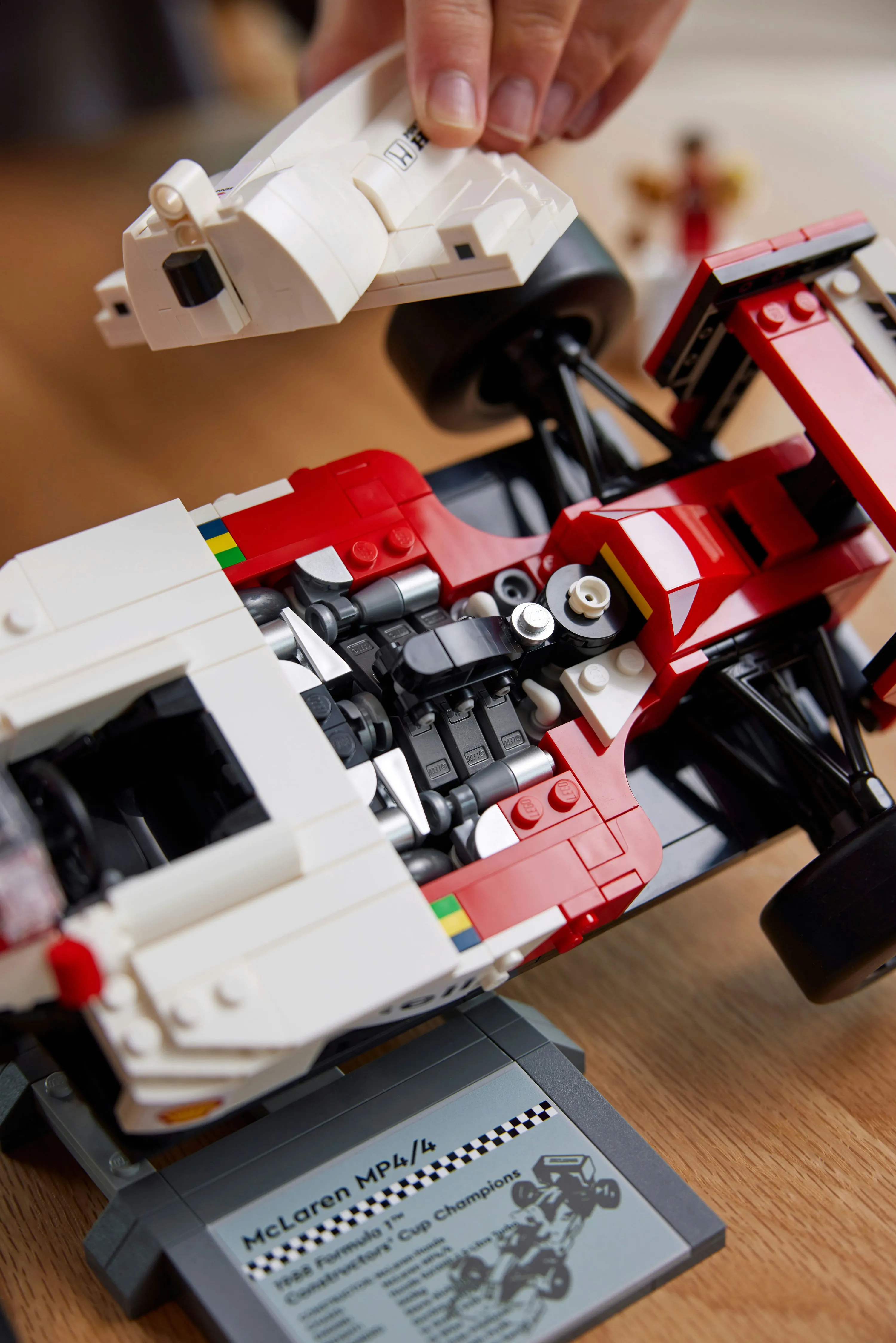 LEGO Icons McLaren MP4/4 &amp; Ayrton Senna 10330