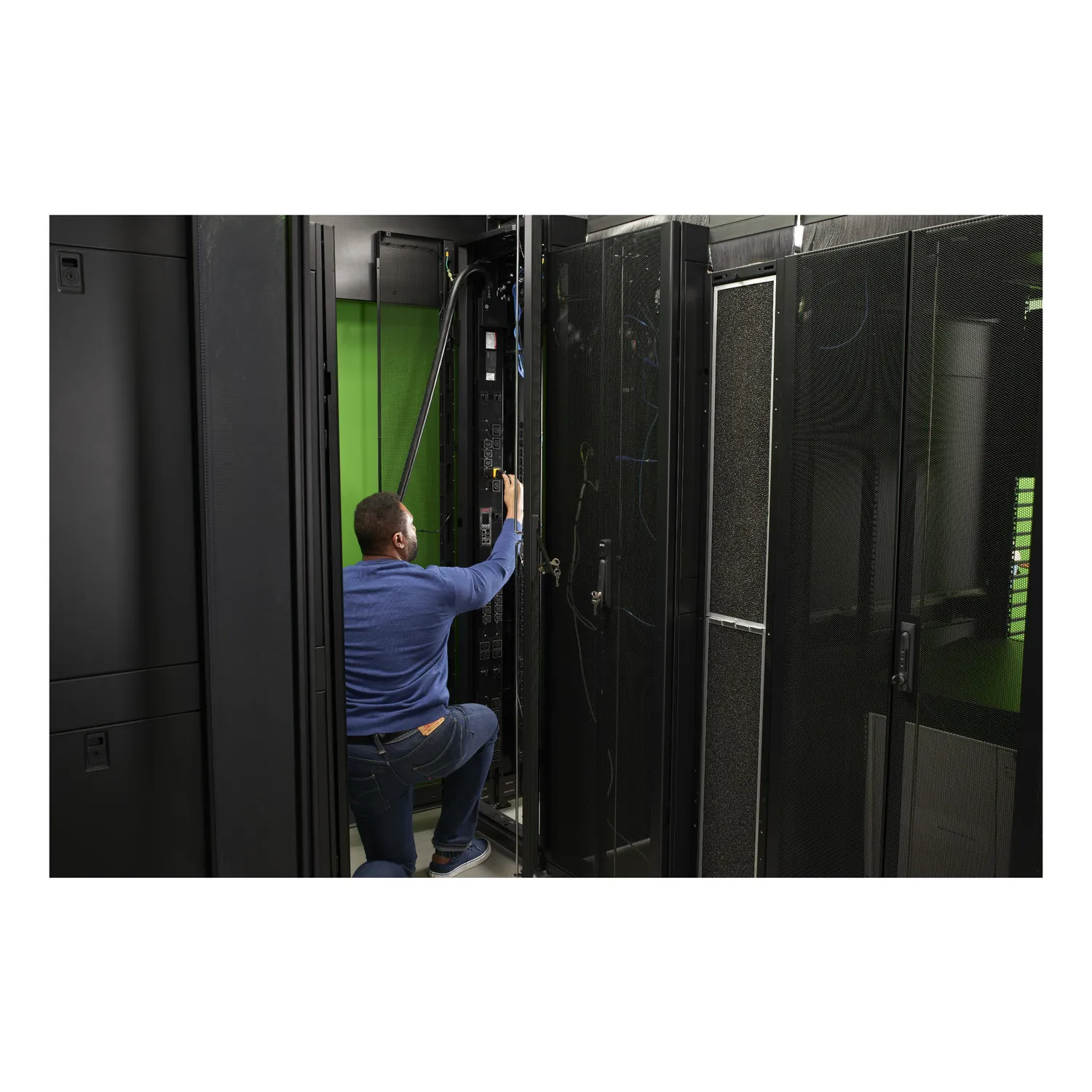 APC Rack PDU 9000 Switched ZeroU 30A