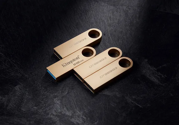 Kingston DataTraveler SE9 G3, 128 GB USB 3.2 Gen 1x2 - minne, Guld