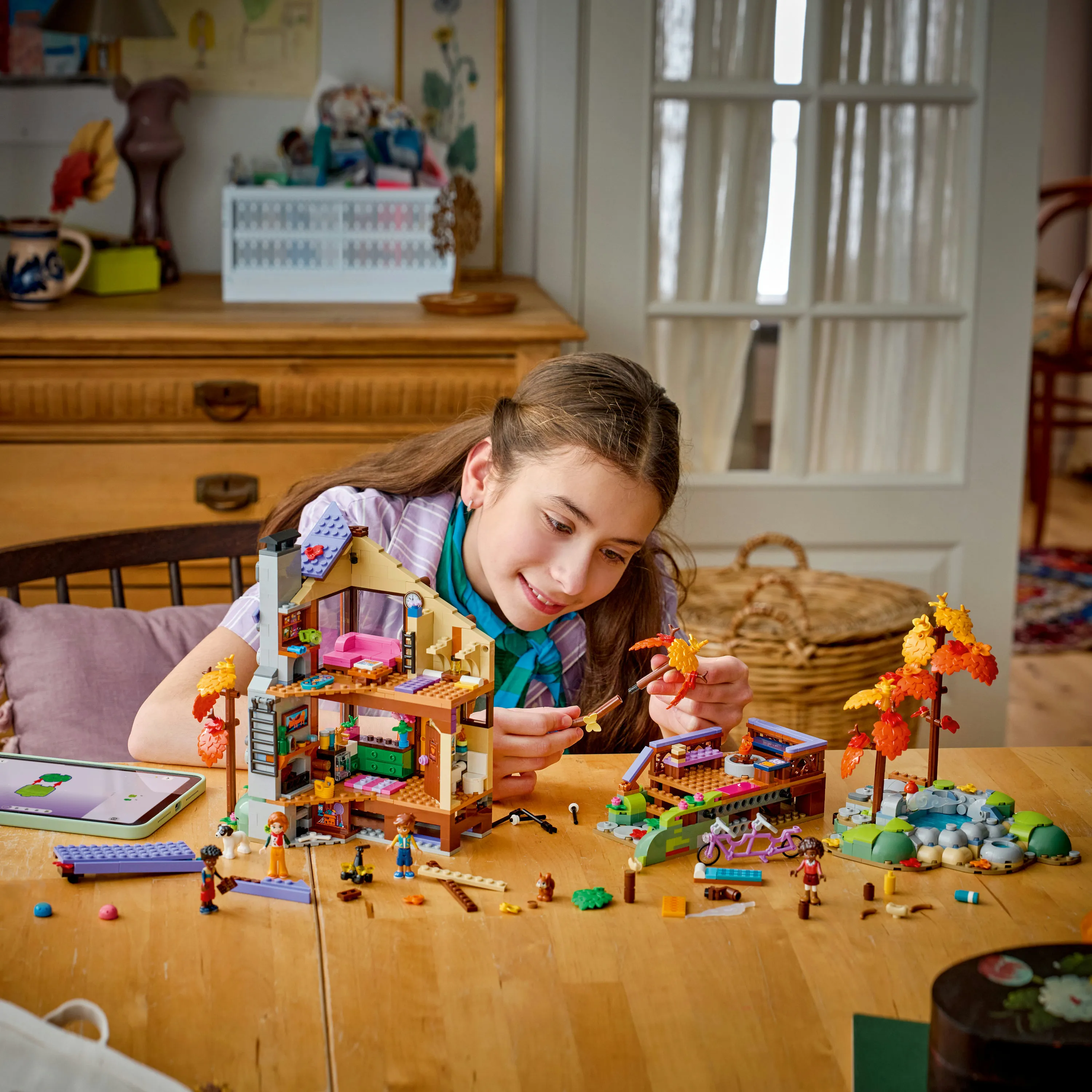 LEGO Friends Viihtyis&auml; syksyinen mets&auml;m&ouml;kki 42705