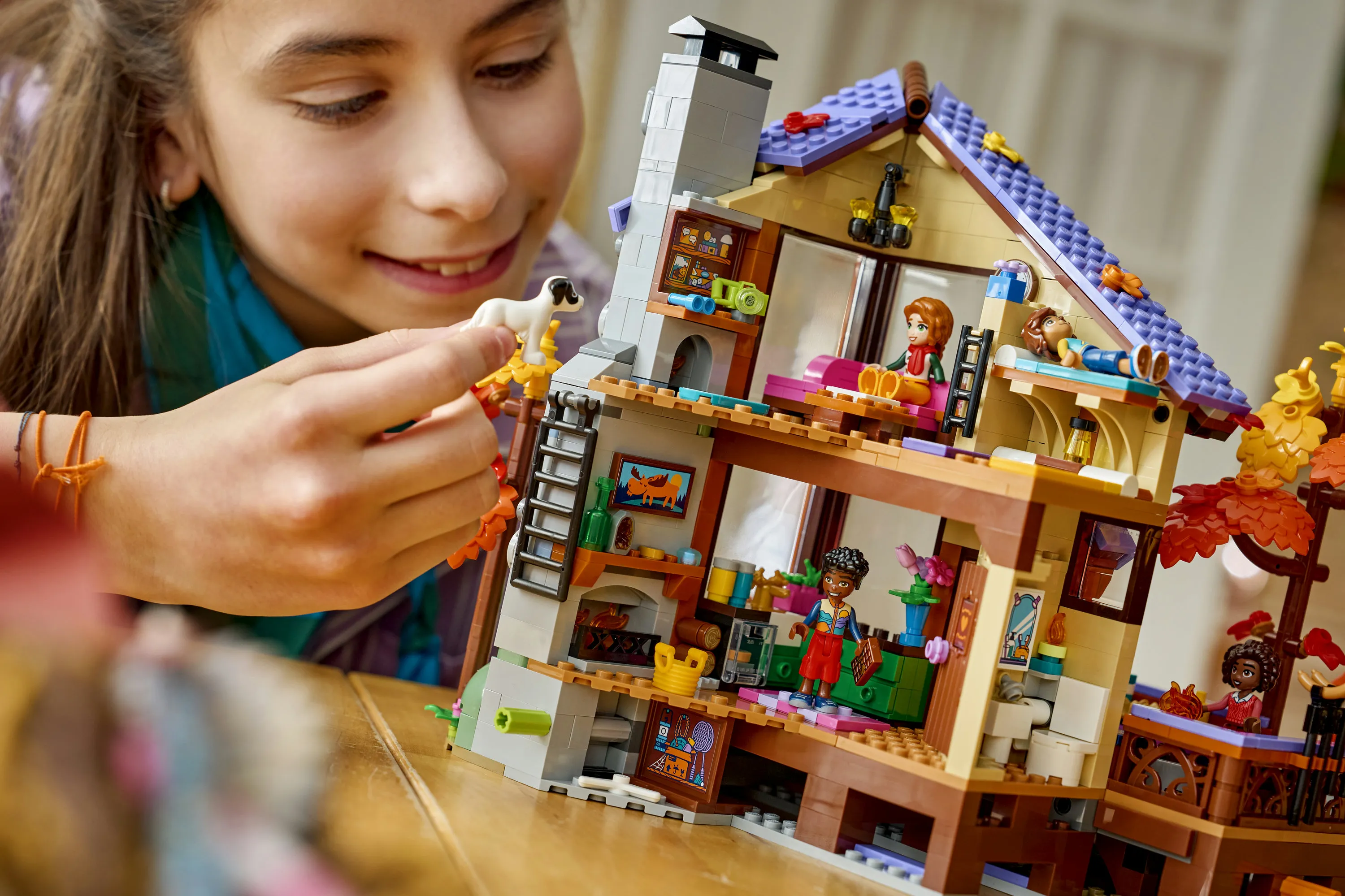 LEGO Friends Viihtyis&auml; syksyinen mets&auml;m&ouml;kki 42705