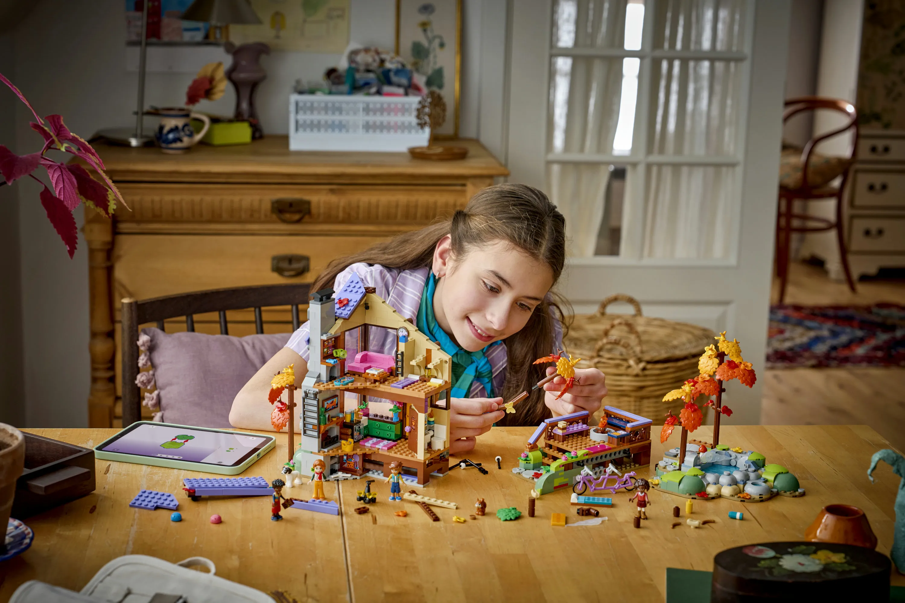LEGO Friends Viihtyis&auml; syksyinen mets&auml;m&ouml;kki 42705