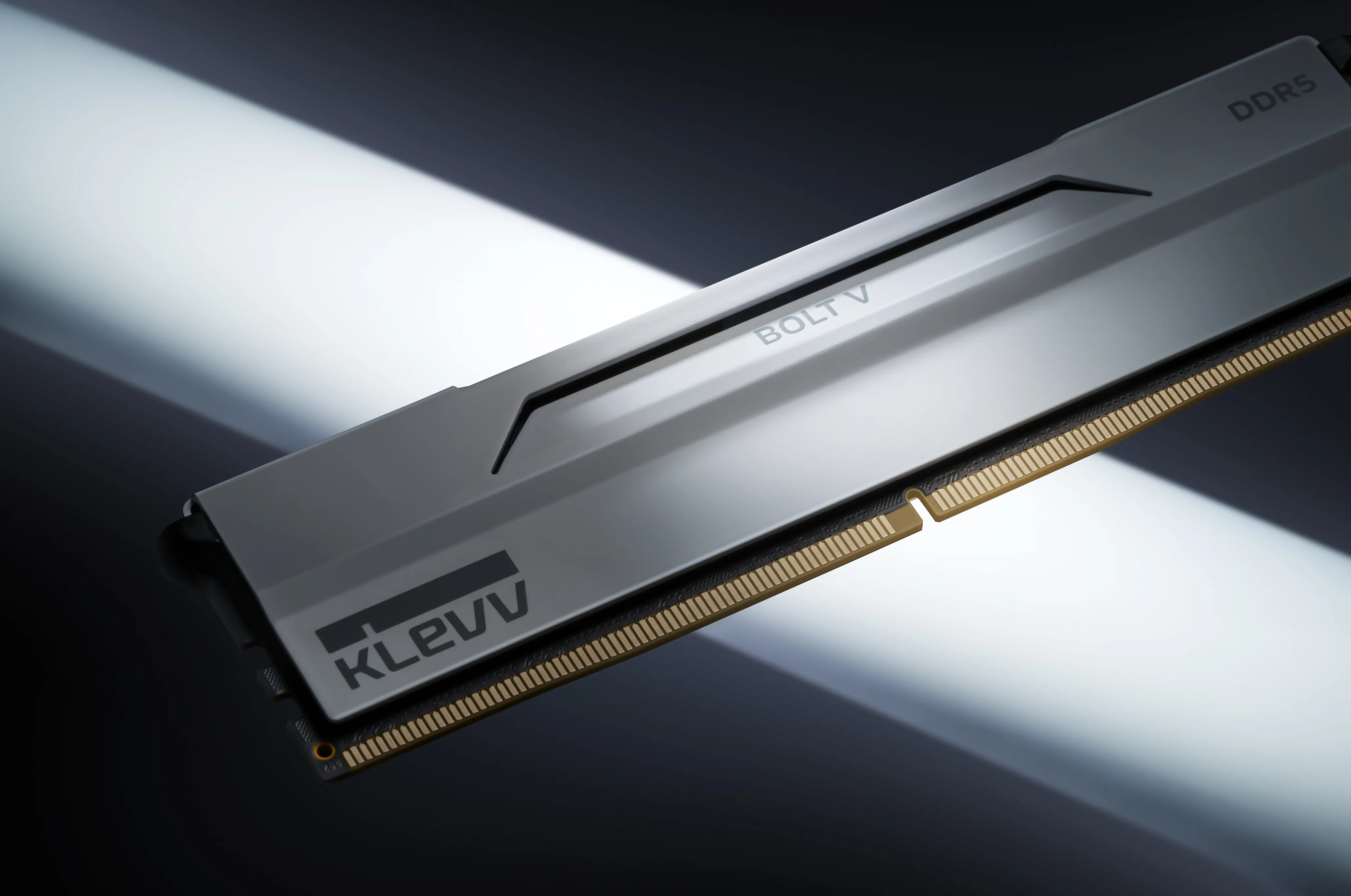 KLEVV BOLT V 32 Gt (2 x 16 Gt) DDR5 6000 MHz, CL28 -muisti, valkoinen (EXPO, XMP)
