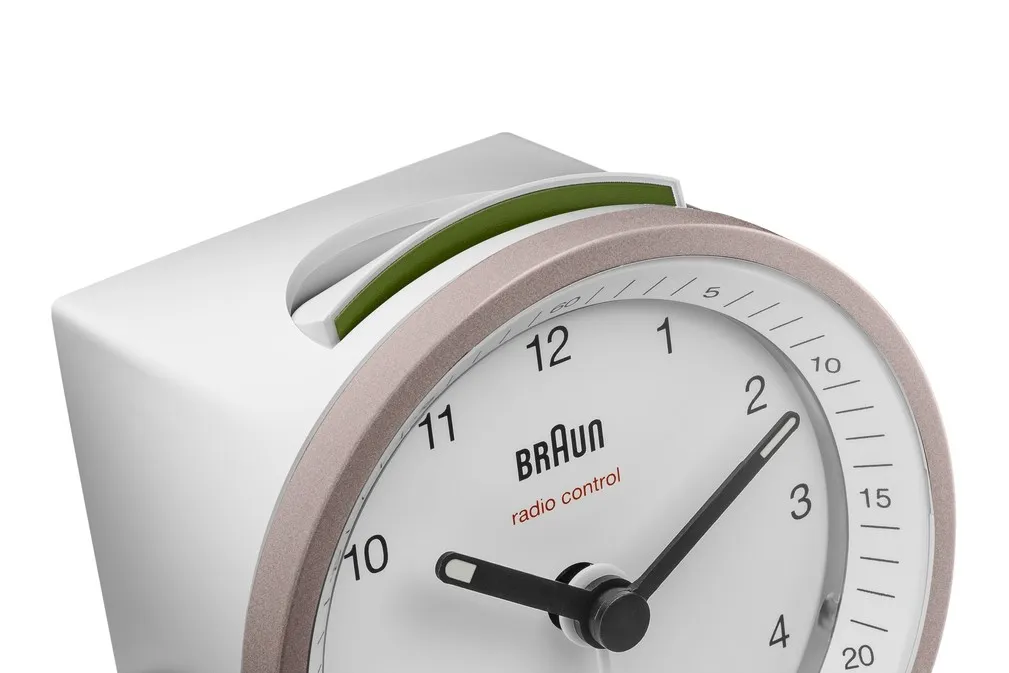 Braun BC 07 PW-DCF Radiokontrollerad analog v&auml;ckarklocka - Rosa/Vit