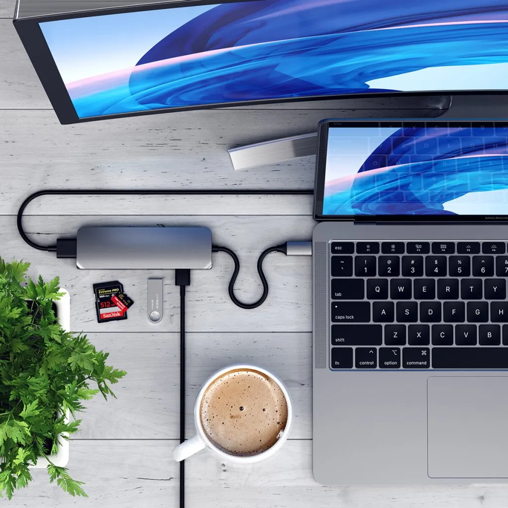 Satechi USB-C Multiport Pro - Avaruusharmaa