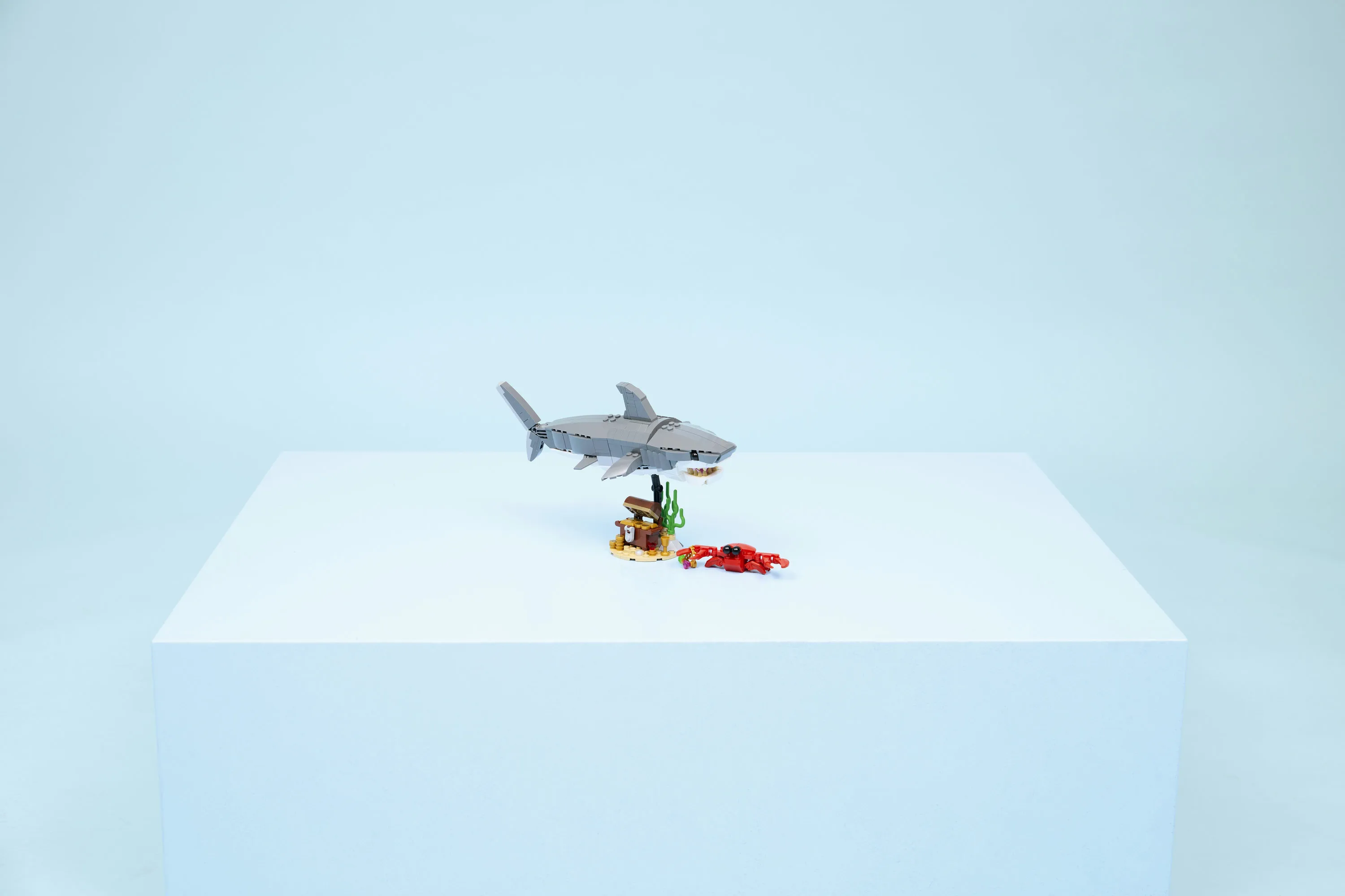 LEGO Creator Fierce Shark and Treasure Chest 31381