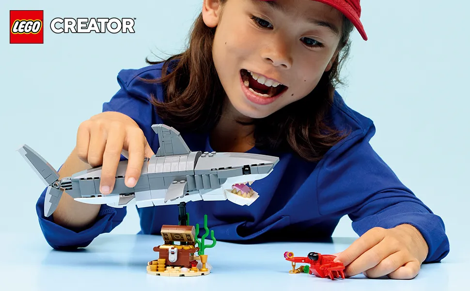LEGO Creator Fierce Shark and Treasure Chest 31381