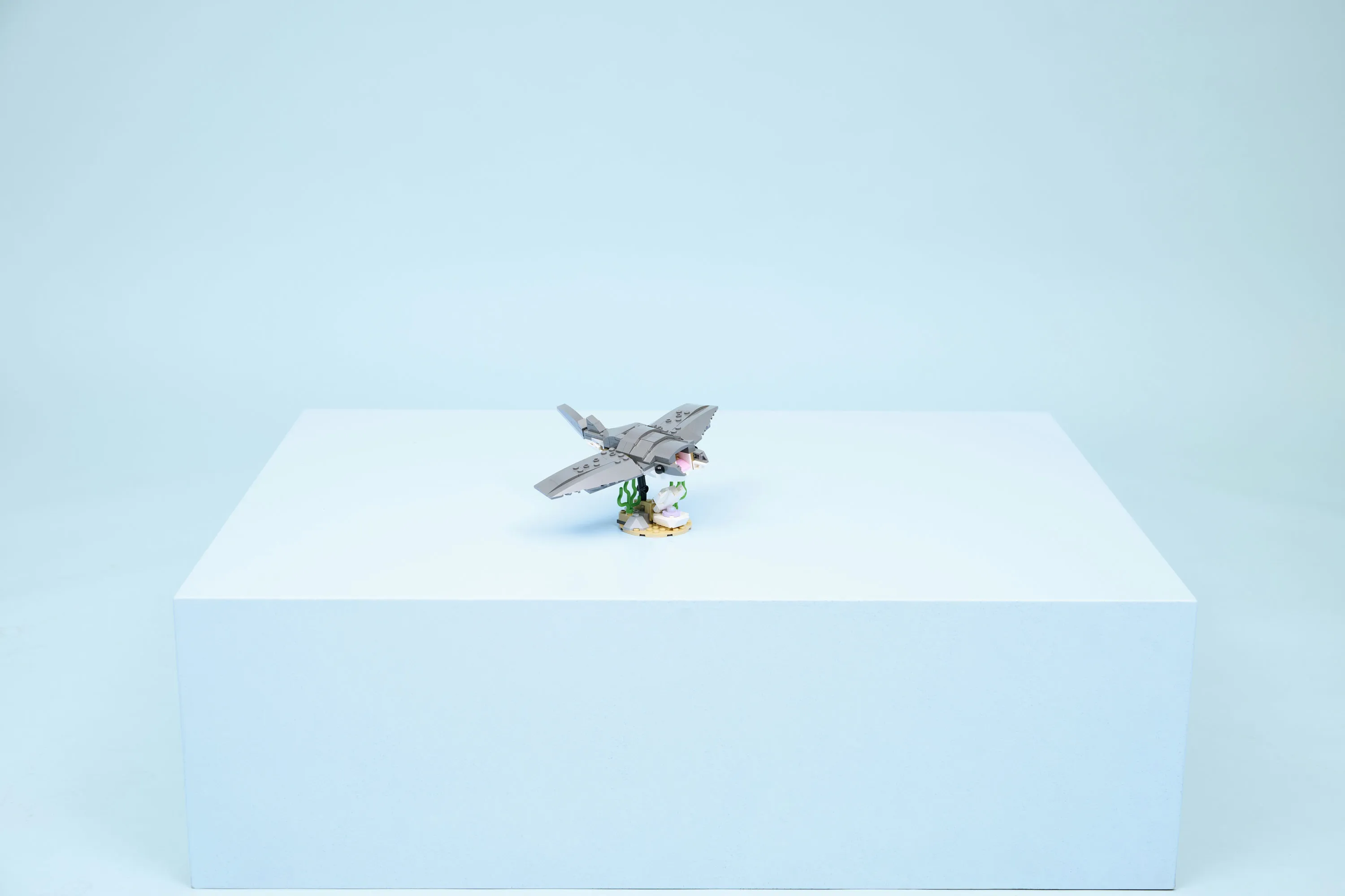 LEGO Creator Fierce Shark and Treasure Chest 31381