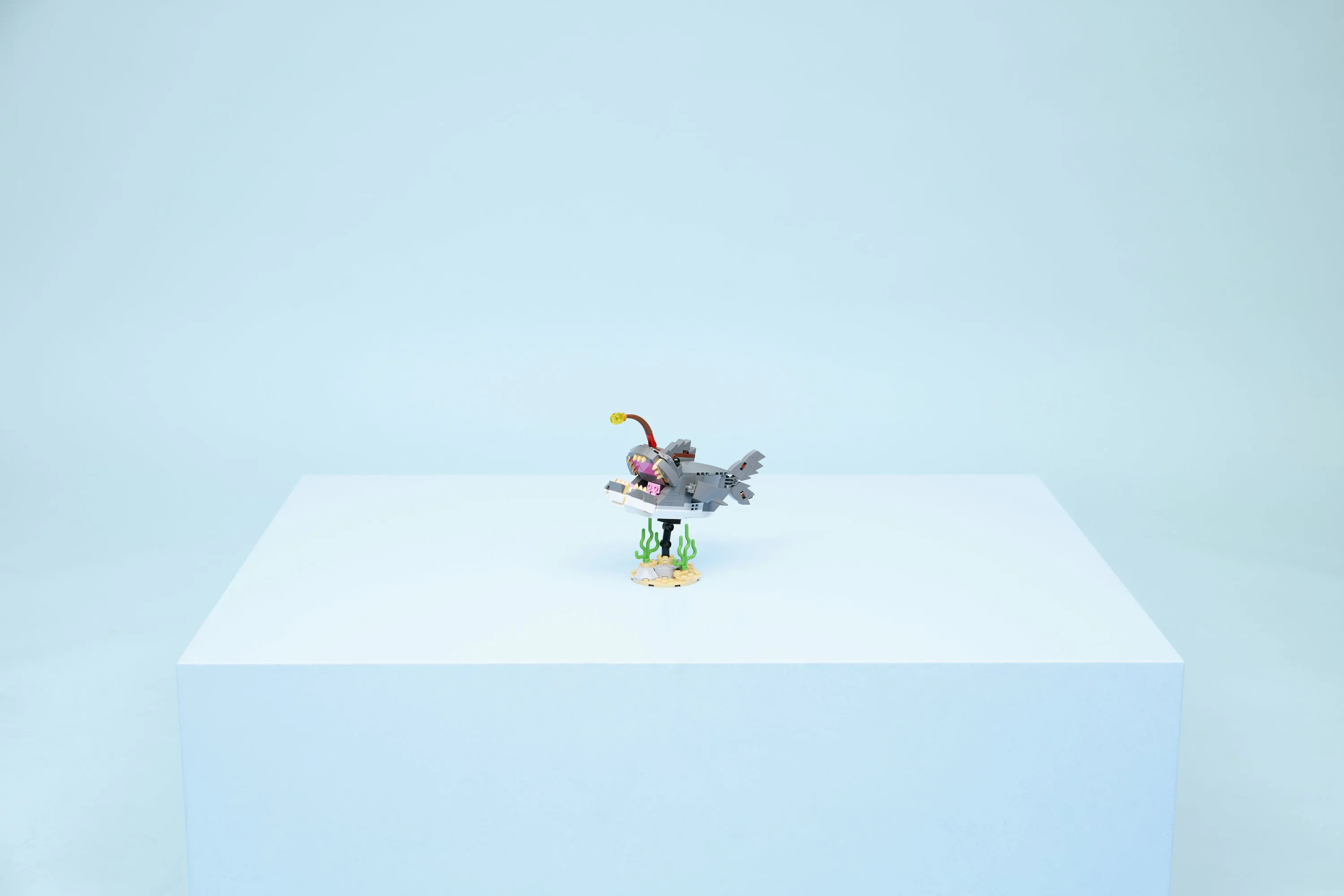 LEGO Creator Fierce Shark and Treasure Chest 31381