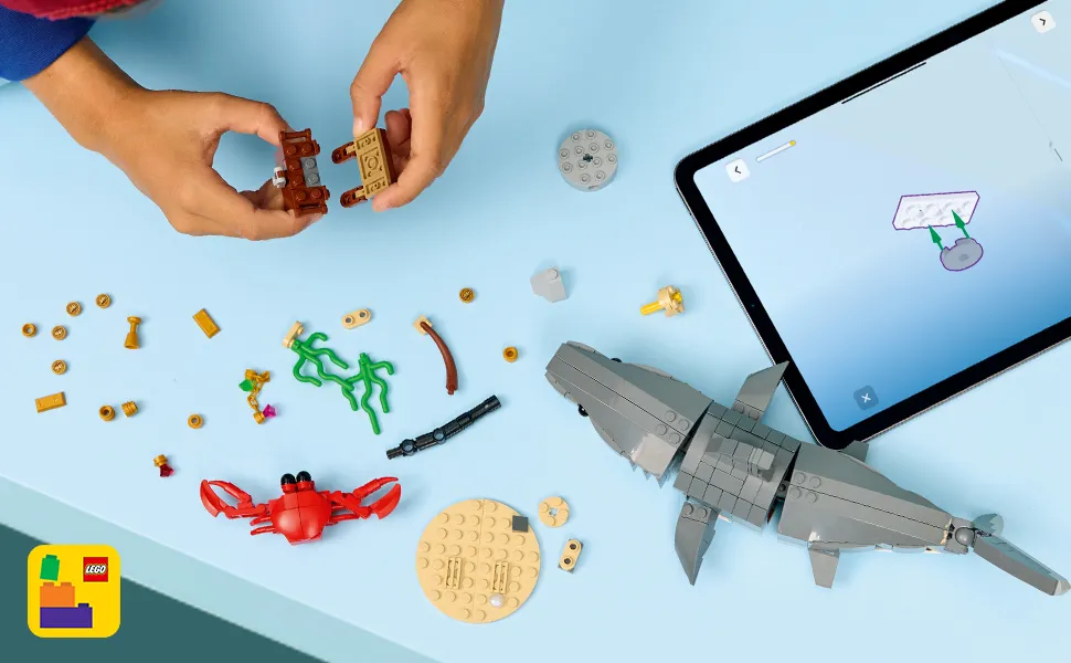 LEGO Creator Fierce Shark and Treasure Chest 31381