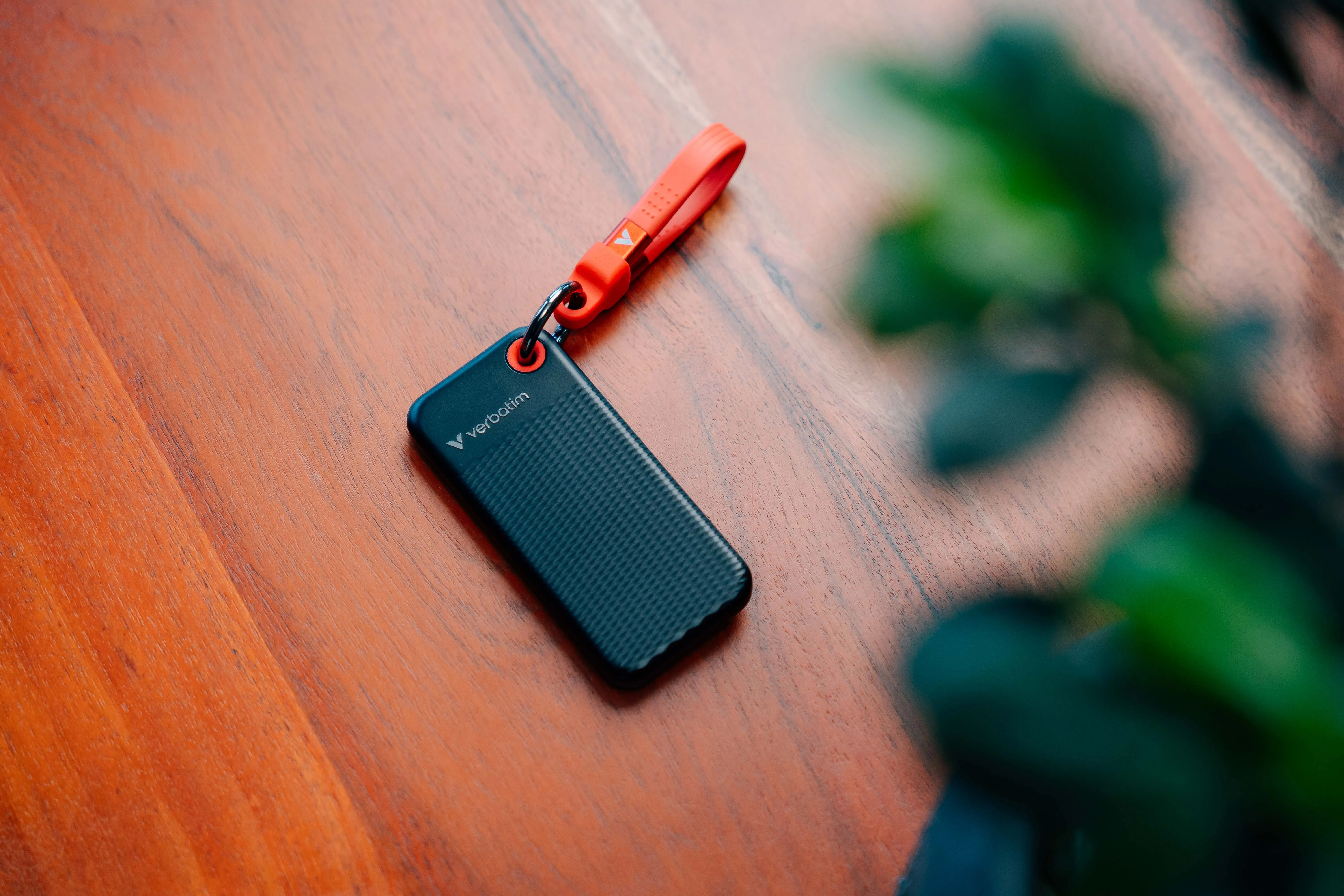 Verbatim Pocket SSD USB 3.2 Gen 2 1TB USB-C - extern SSD, Svart, R&ouml;d