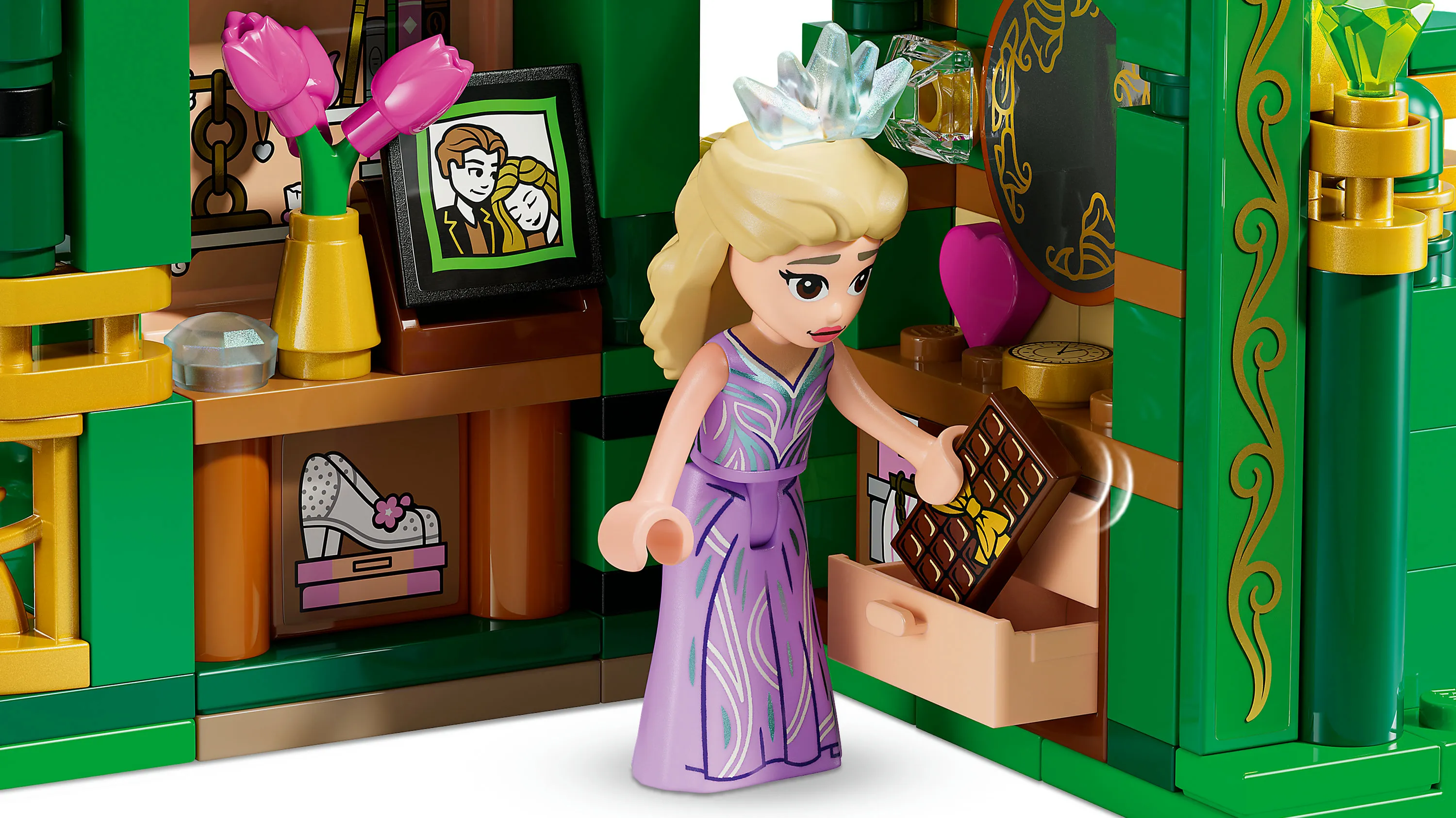 LEGO Wicked Emerald City and Kiamo Ko Castle 75689