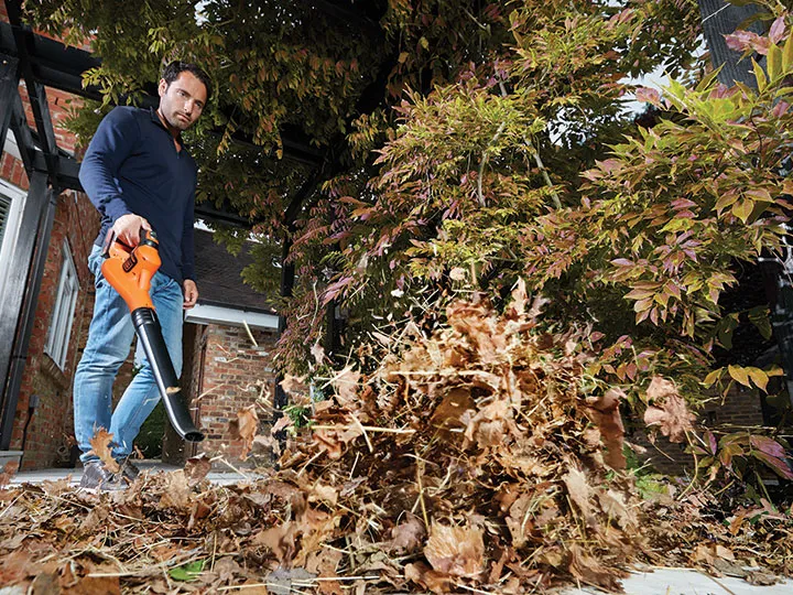 BLACK+DECKER GWC1820PC-QW 18V 2.0Ah akkuk&auml;ytt&ouml;inen lehtipuhallin ja imuri, 209 km/h, musta/oranssi