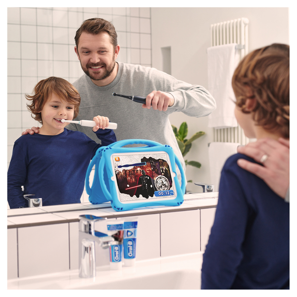 Oral-B Pro 3 Junior - electric toothbrush, Black, Blue