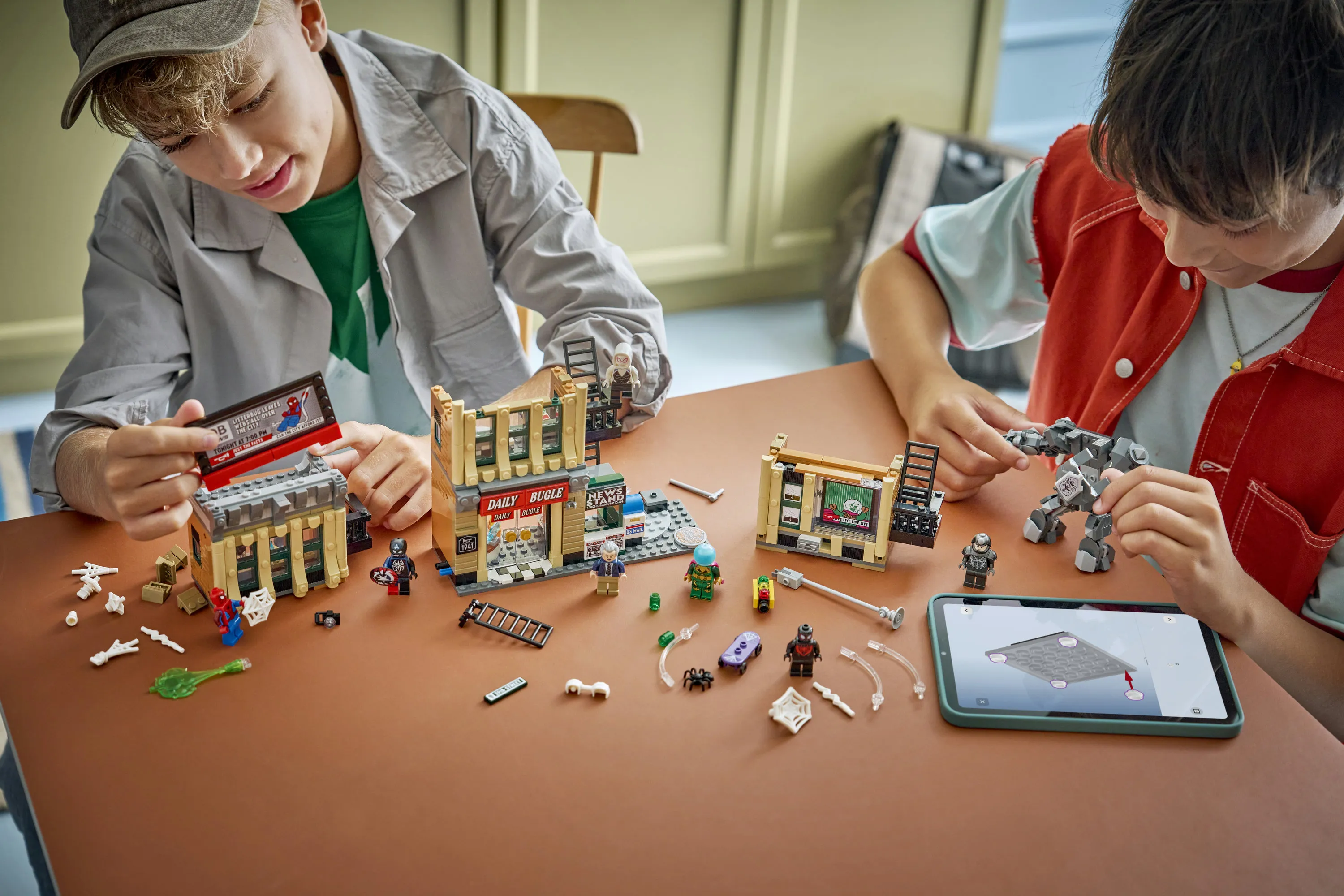 LEGO Marvel Spider-Man versus Mysterio: Daily Bugle 76342