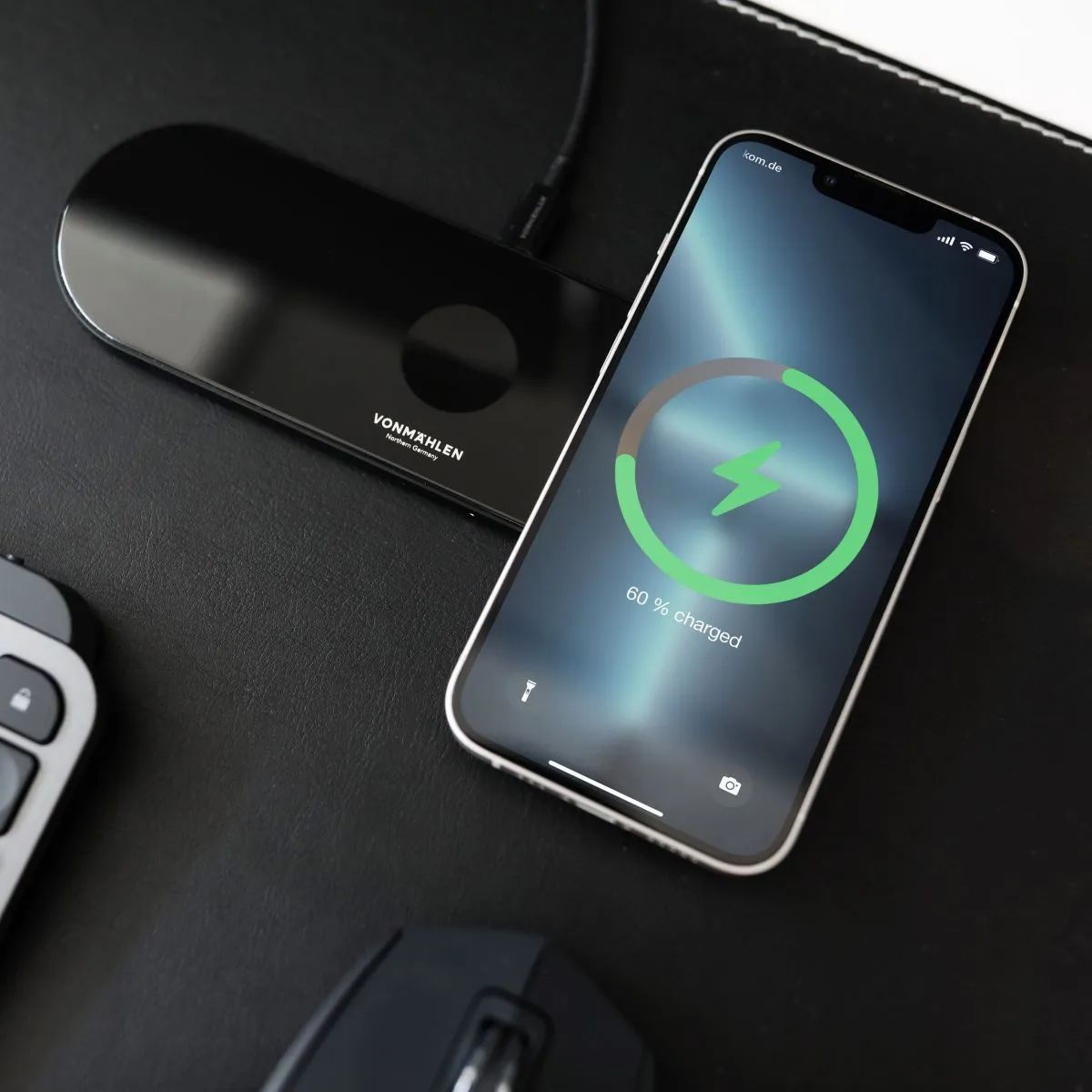 Aura Home - The 3in1 Wireless Charging Station, Svart