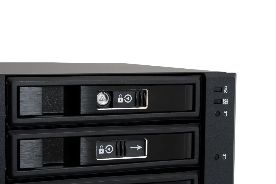 CHIEFTEC 2x5.25 bays for 3 SAS/SATA HDDs
