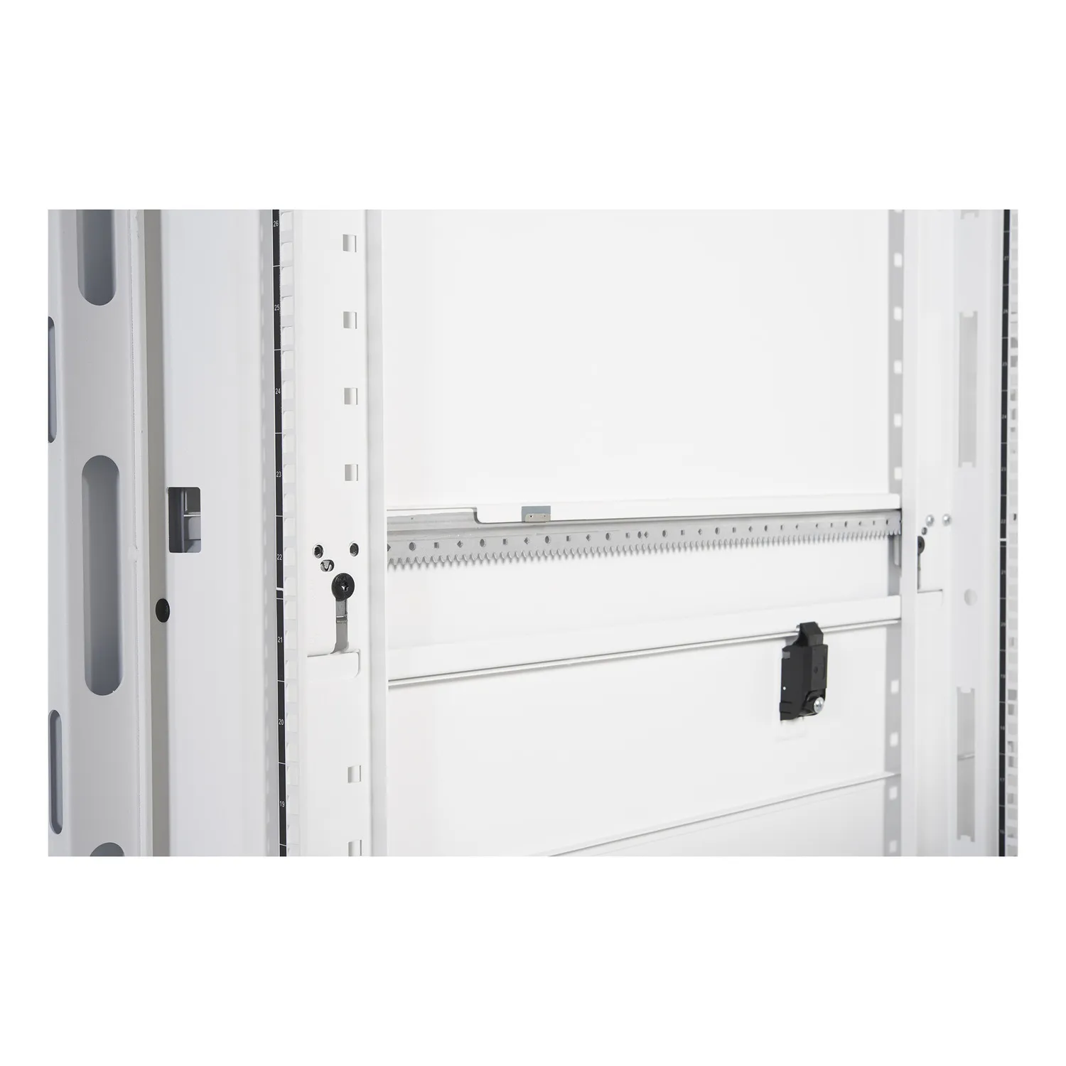 APC NetShelter SX 42U 600x1070 w/sides