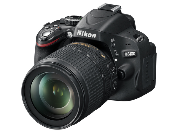 NIKON D5100 + 18-105 VR