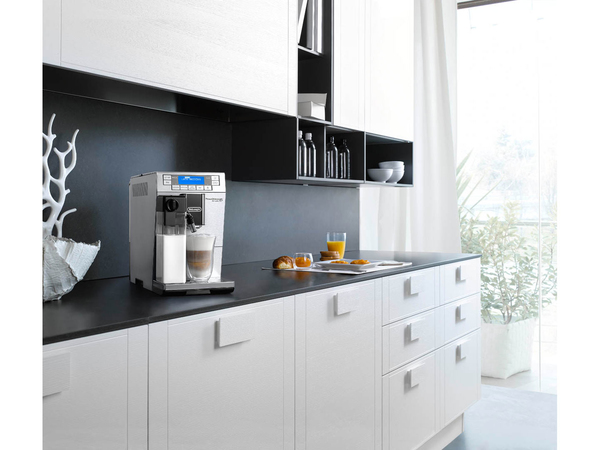 DeLonghi ETAM36.365M PrimaDonna XS kahviautomaatti maitokannulla