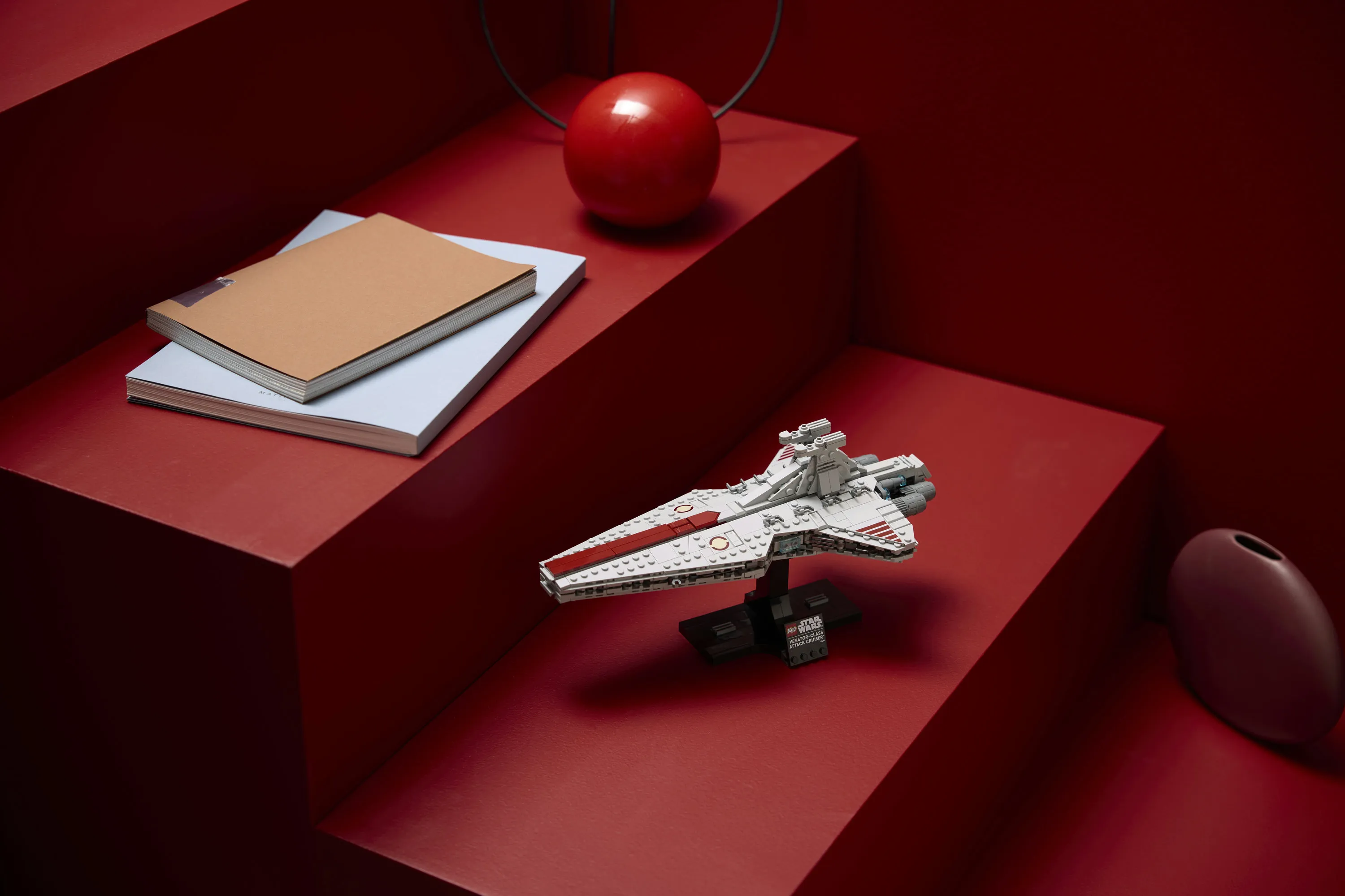 LEGO Star Wars Venator-luokan hy&ouml;kk&auml;ysristeilij&auml; 75441