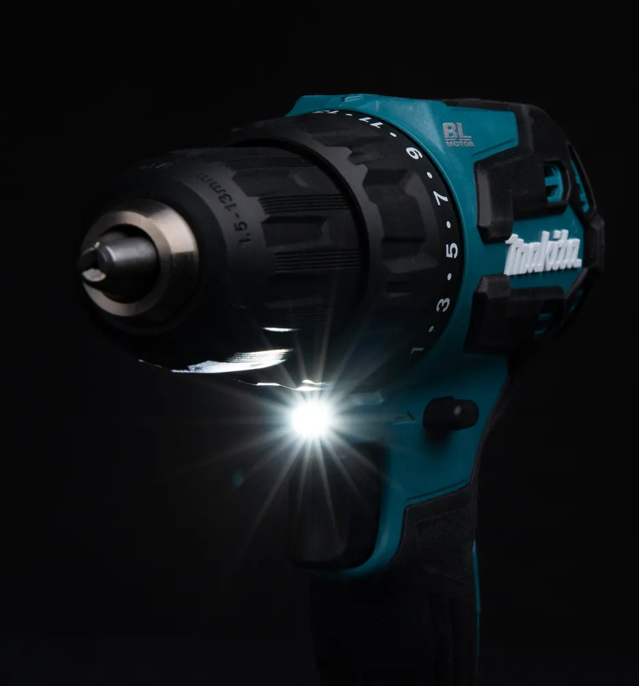 Makita -18 V akkuk&auml;ytt&ouml;inen iskuporakone