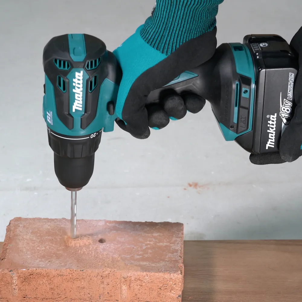 Makita -18 V akkuk&auml;ytt&ouml;inen iskuporakone