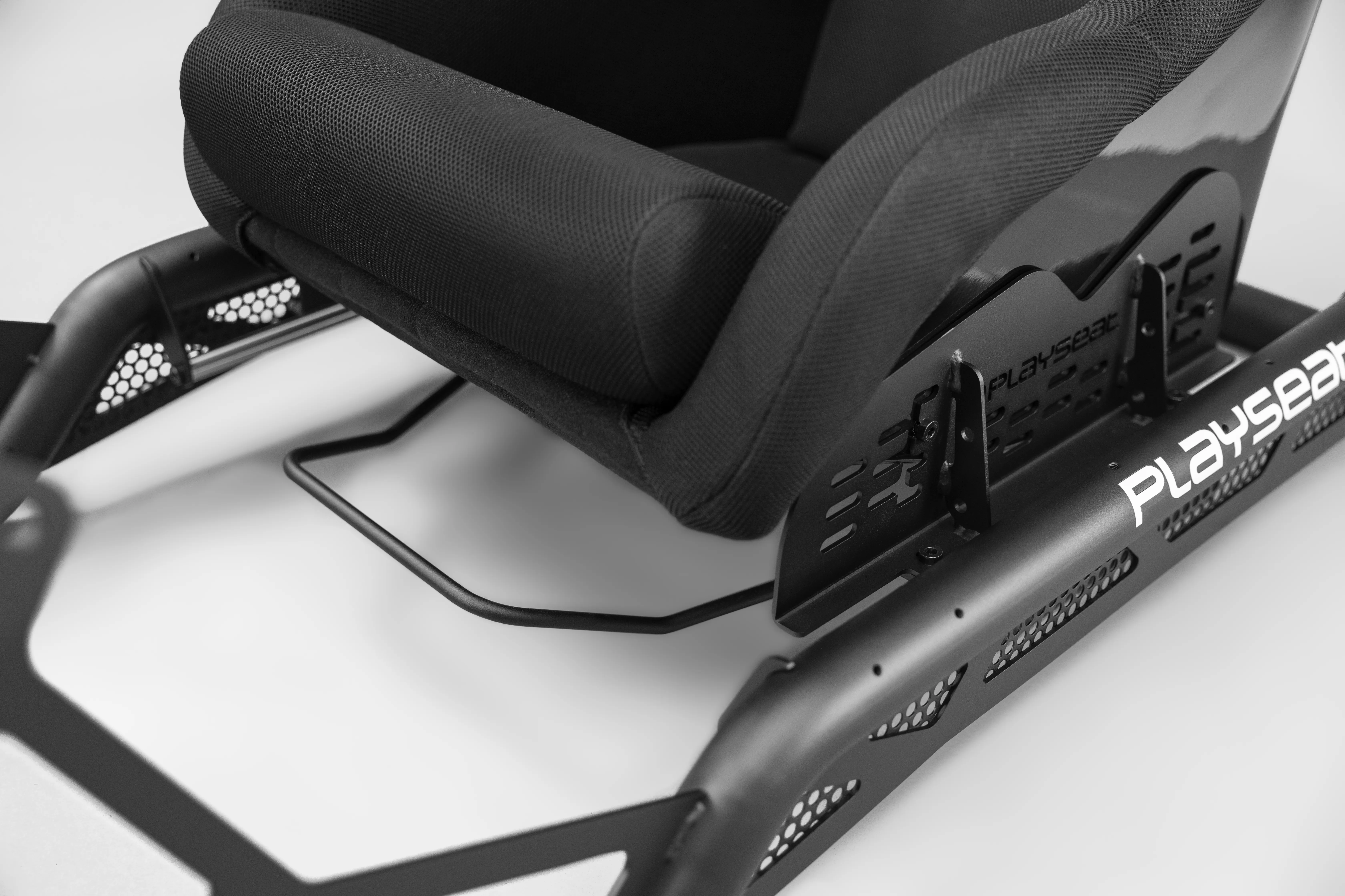Playseat Sensation PRO - Black ActiFit ajotuoli, musta
