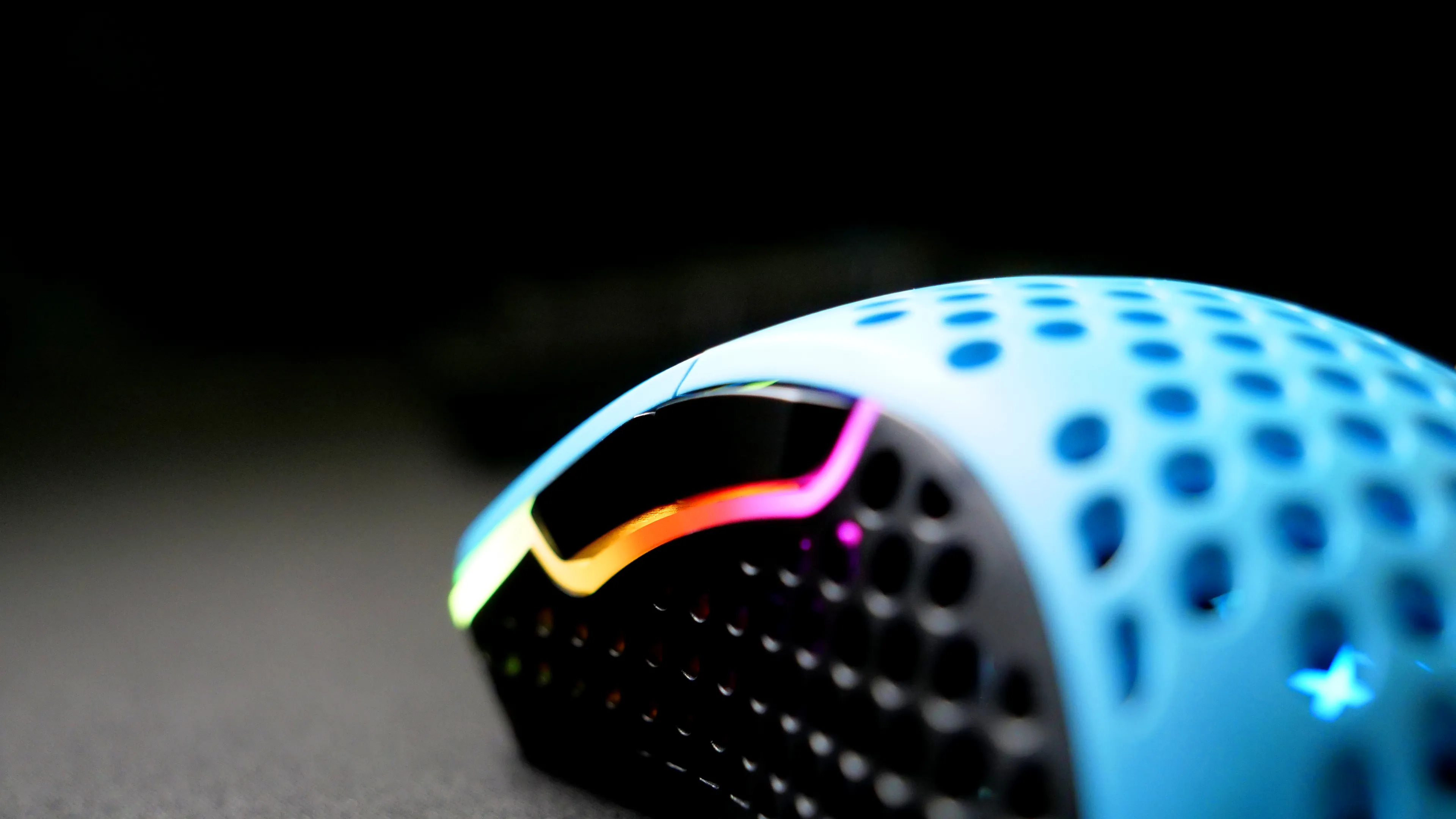 CHERRY XTRFY M4 RGB tr&aring;dbunden gamingmus, Miami Blue