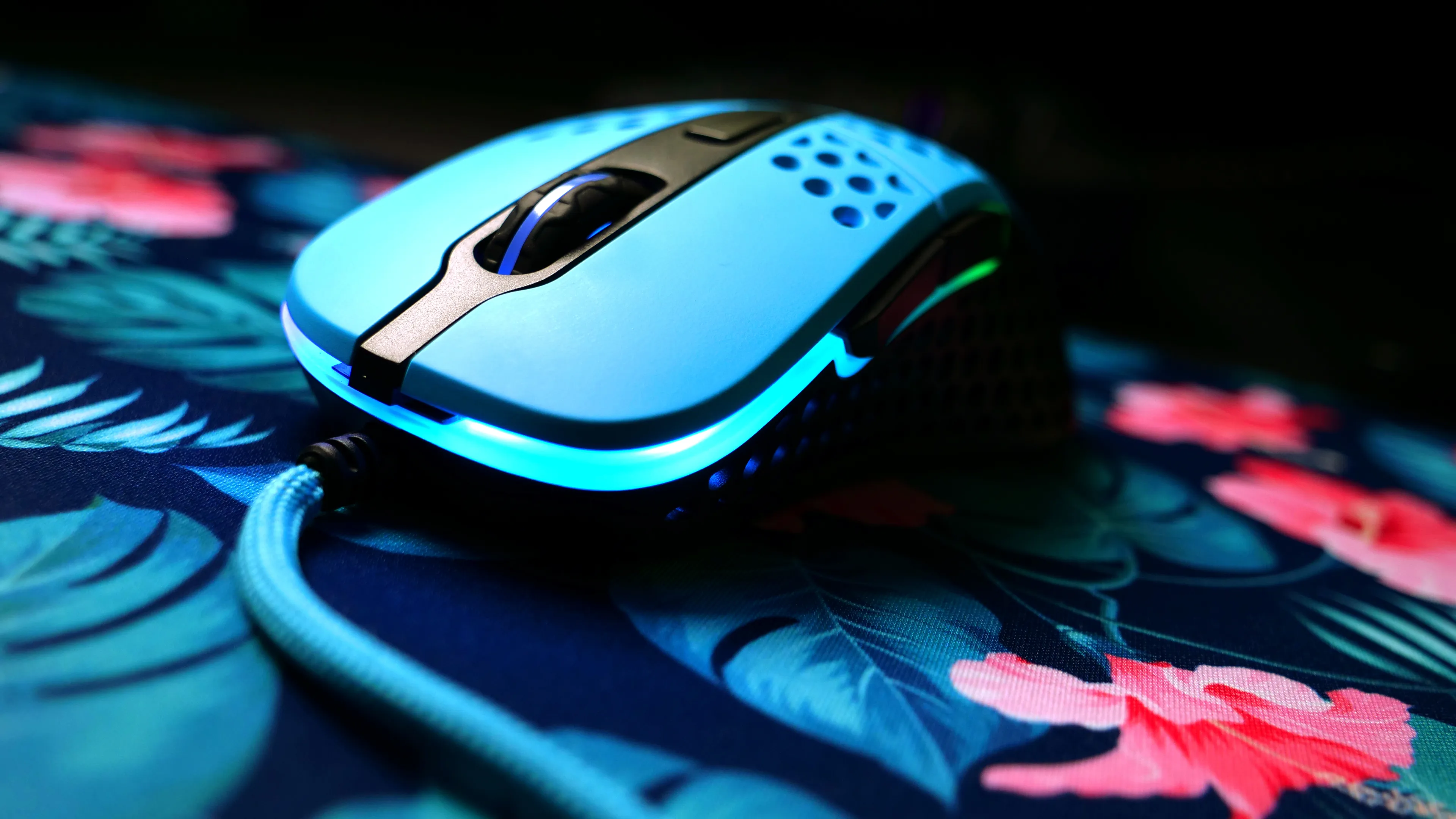 CHERRY XTRFY M4 RGB tr&aring;dbunden gamingmus, Miami Blue