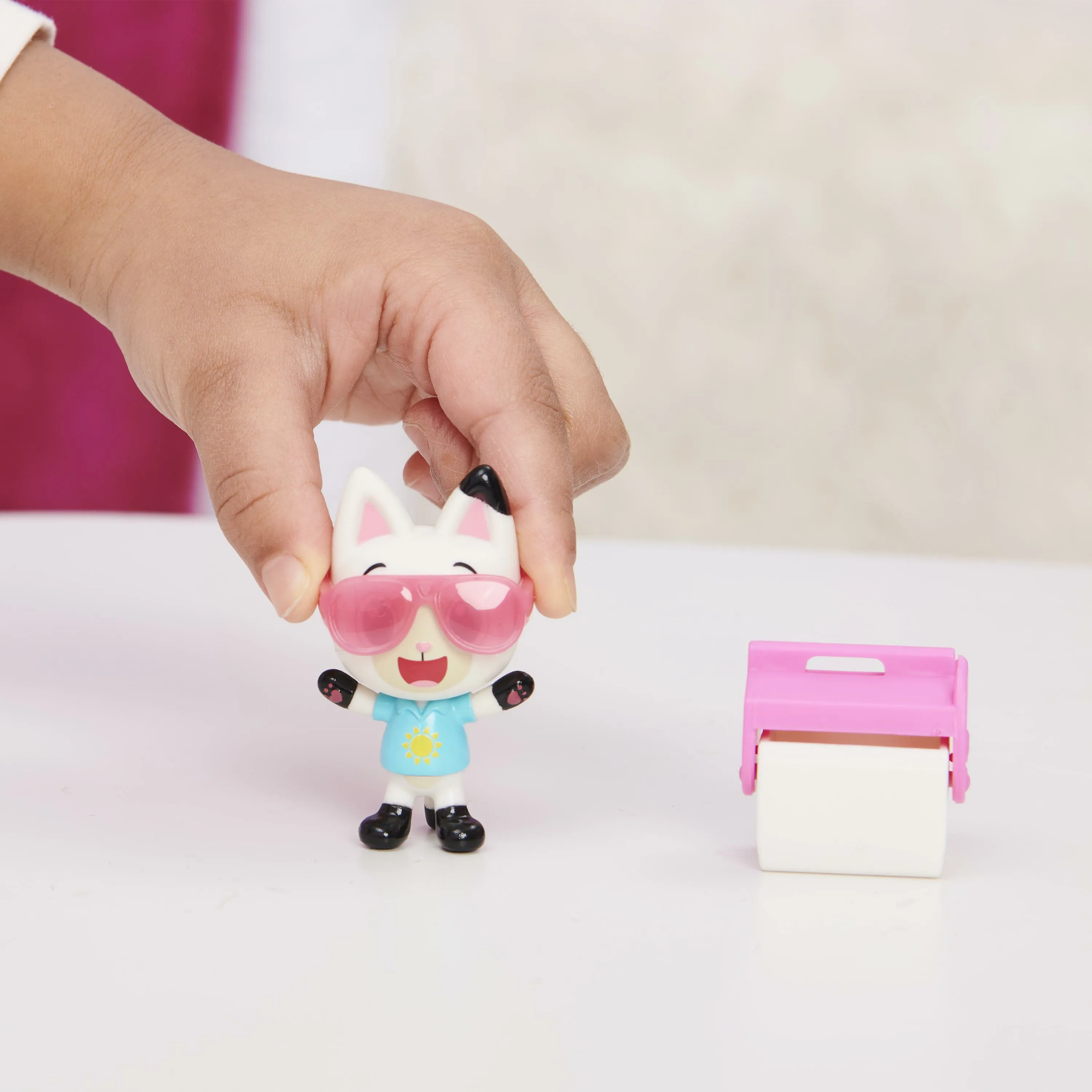 Spin Master Gabby's Dollhouse - Carlita toy car with Pandy Paws figure, toy vehicle