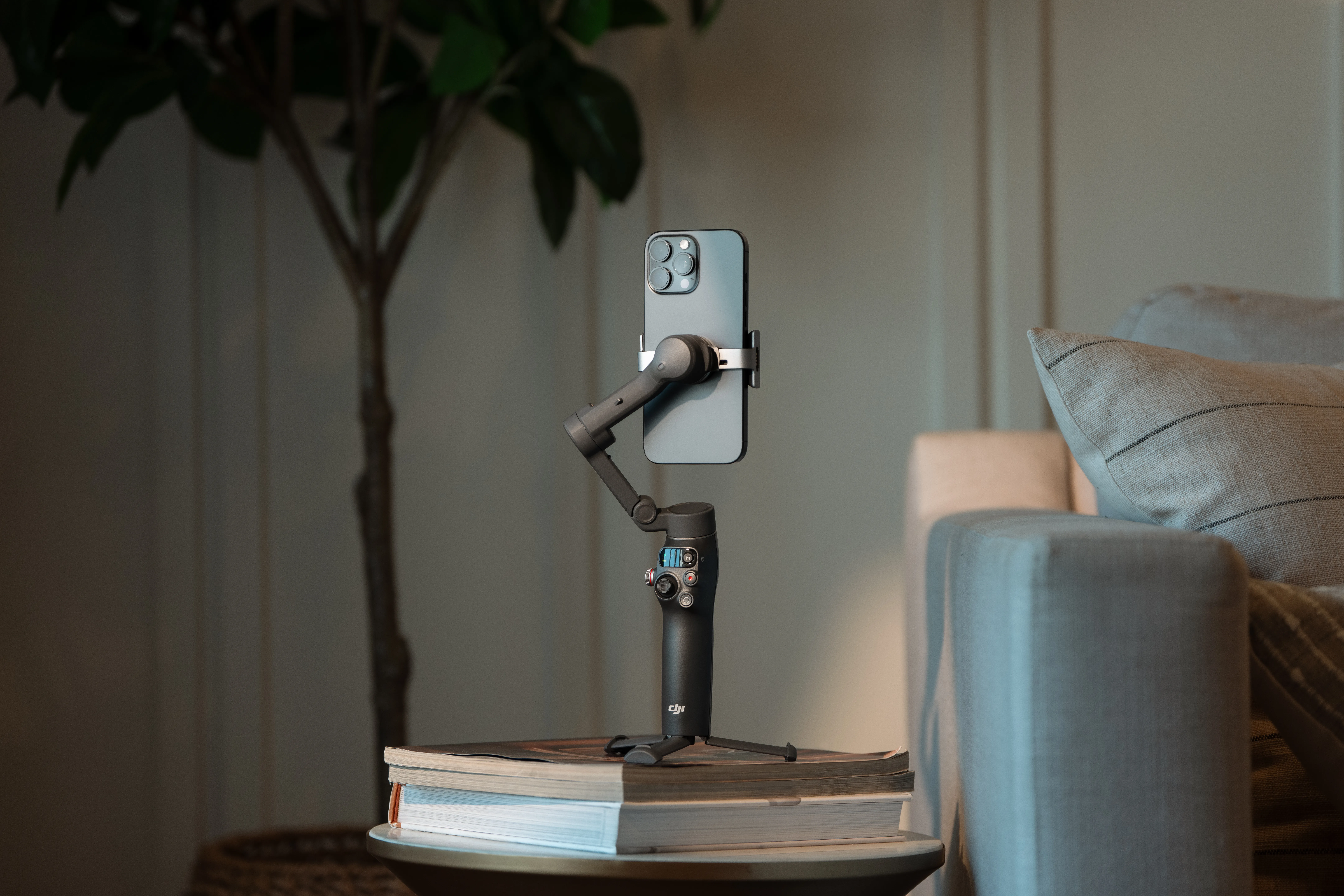 DJI Osmo Mobile 8 -gimbal k&auml;nnyk&auml;lle
