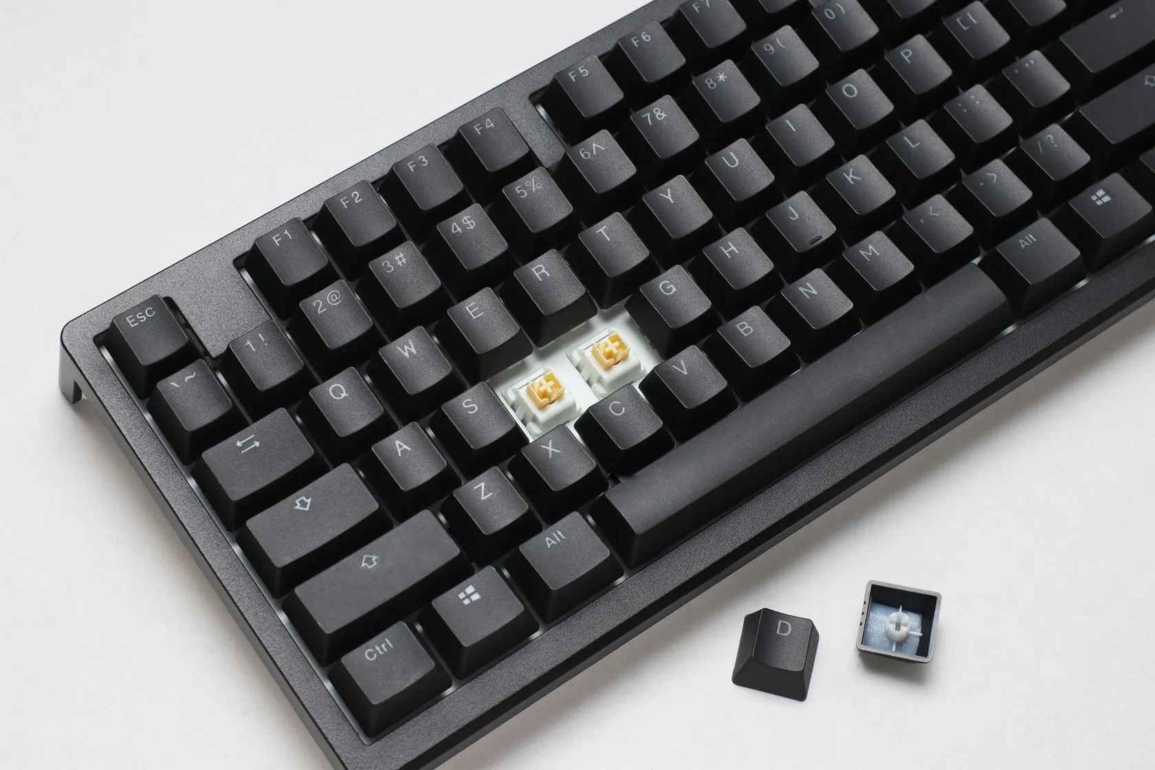 Ducky Zero Classic, Fullsize - Cherry MX2A Silver Speed, RGB -langaton (Tri-mode) pelin&auml;pp&auml;imist&ouml;