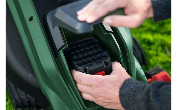 Bosch Rotak 18V-34 Batteridriven gr&auml;sklippare, 18 V, 4 Ah, 34 cm, 35 liter