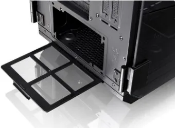 Thermaltake View 71 Tempered Glass Edition -t&auml;ystornikotelo ikkunalla, musta