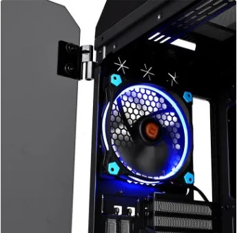 Thermaltake View 71 Tempered Glass Edition -t&auml;ystornikotelo ikkunalla, musta