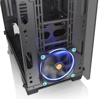 Thermaltake View 71 Tempered Glass Edition -t&auml;ystornikotelo ikkunalla, musta