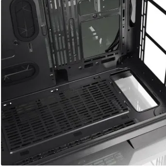 Thermaltake View 71 Tempered Glass Edition -t&auml;ystornikotelo ikkunalla, musta
