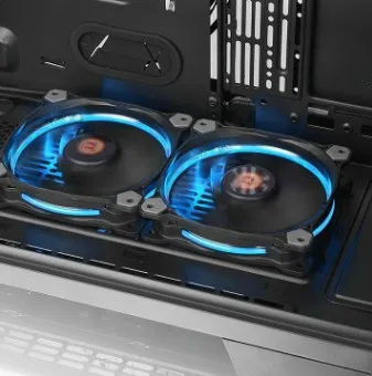 Thermaltake View 71 Tempered Glass Edition -t&auml;ystornikotelo ikkunalla, musta