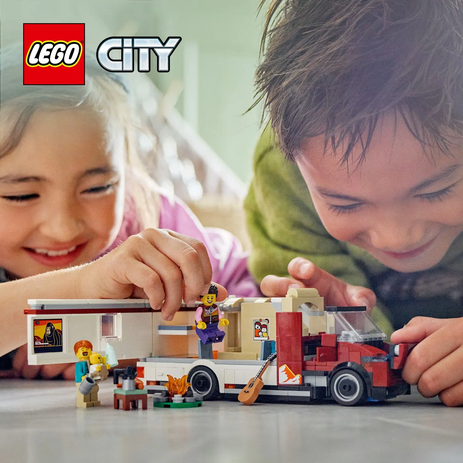 LEGO City Seikkailulomalaisten matkailuauto 60454