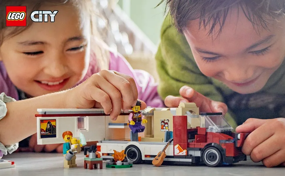 LEGO City Seikkailulomalaisten matkailuauto 60454