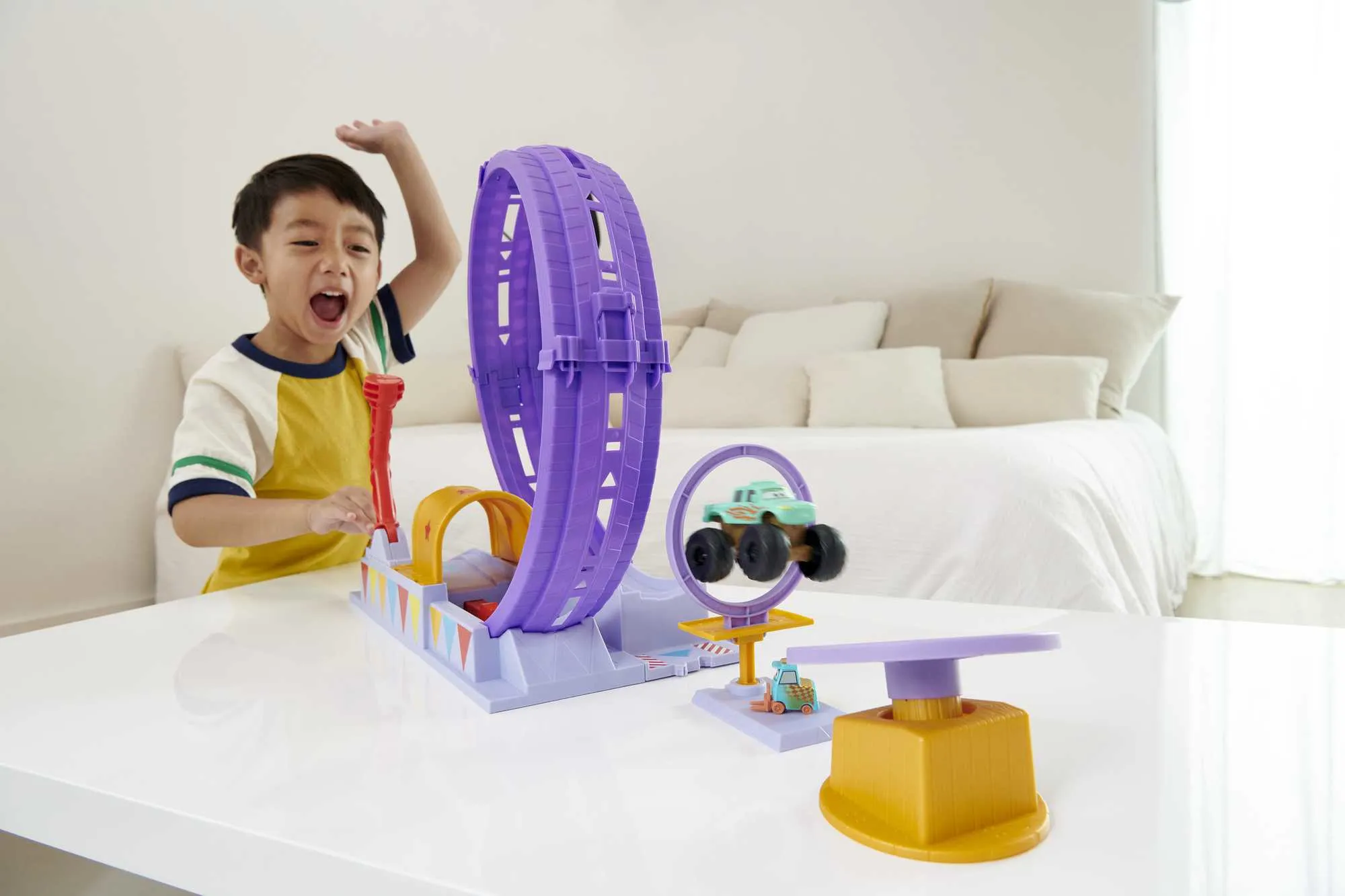 Mattel Disney Pixar Cars Stunt Circus Playset Race Track
