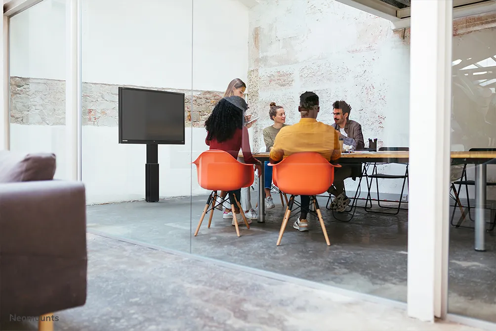 NEWSTAR Motorized Wall Mount - VESA 200 x 200 up to 800 x 600