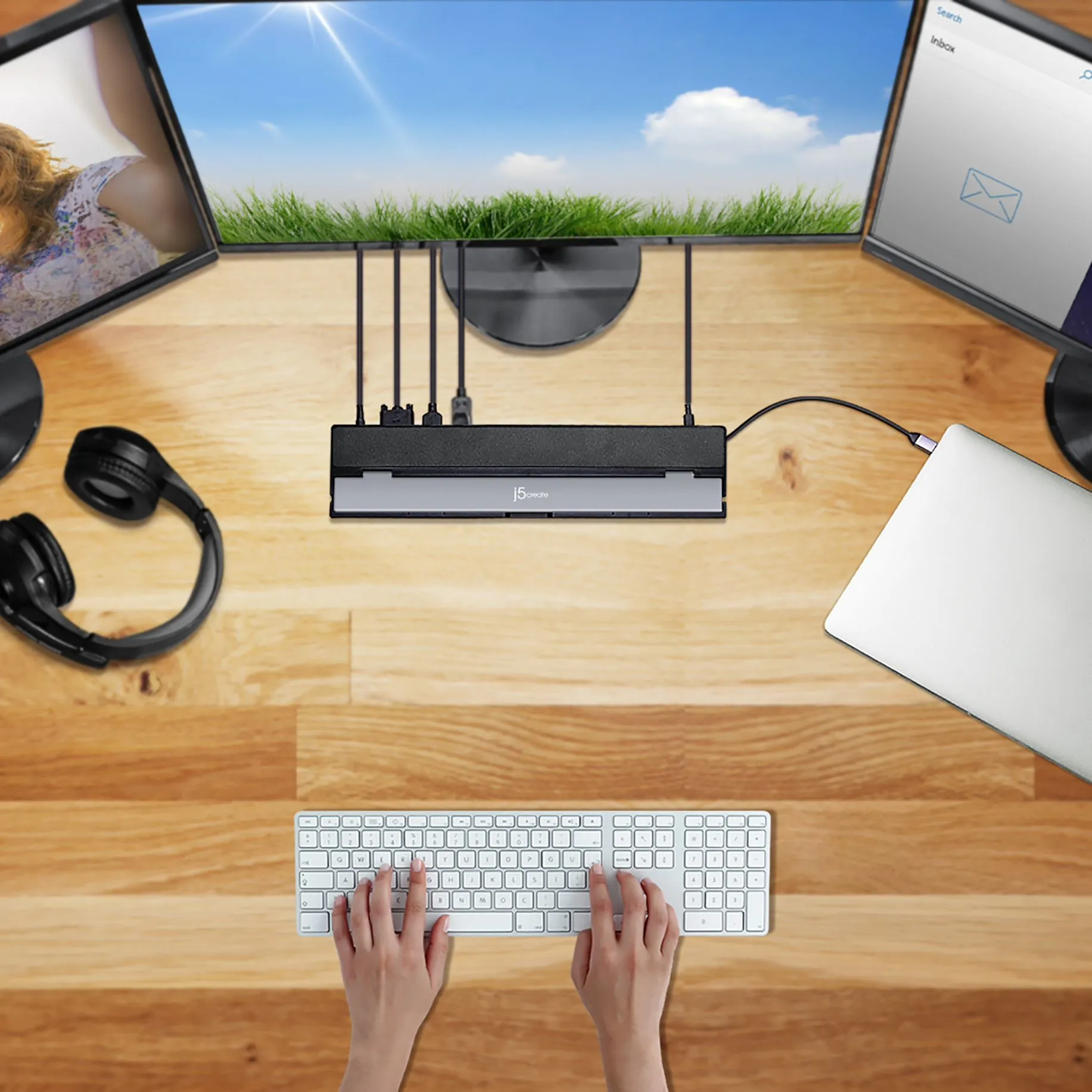 J5 Create USB-C TRIPLE DISPLAY DOCKING - STATION WITH 100W PD ADAPTER - E