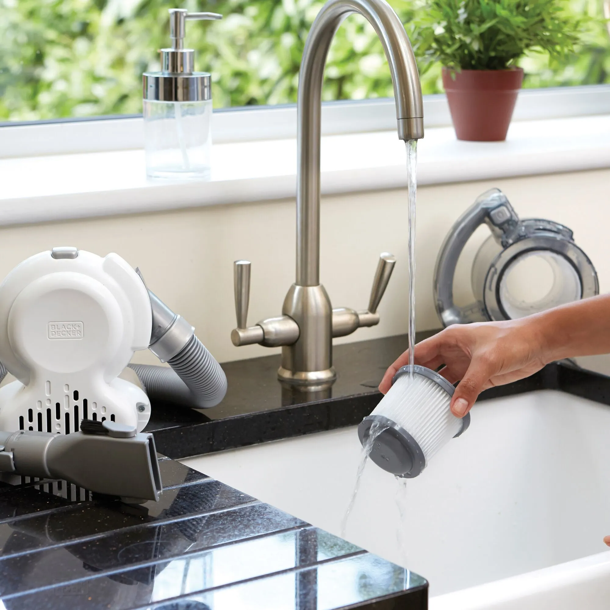 BLACK+DECKER PD1820L-QW 18V -k&auml;sik&auml;ytt&ouml;inen imuri, kromi