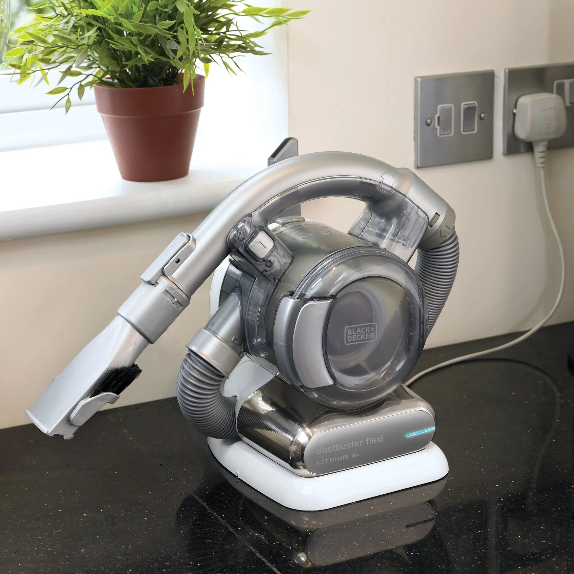 BLACK+DECKER PD1820L-QW 18V -k&auml;sik&auml;ytt&ouml;inen imuri, kromi