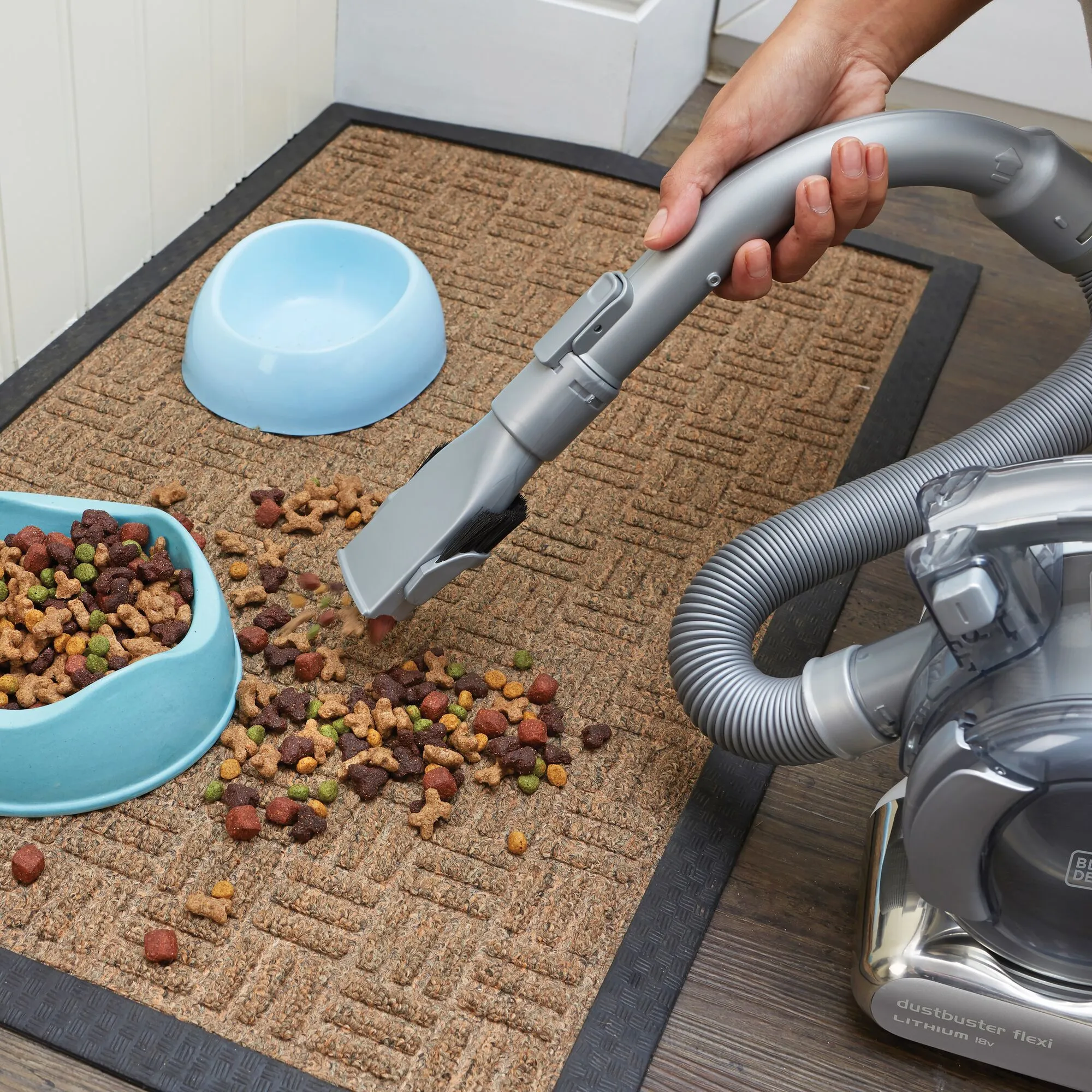 BLACK+DECKER PD1820L-QW 18V -k&auml;sik&auml;ytt&ouml;inen imuri, kromi