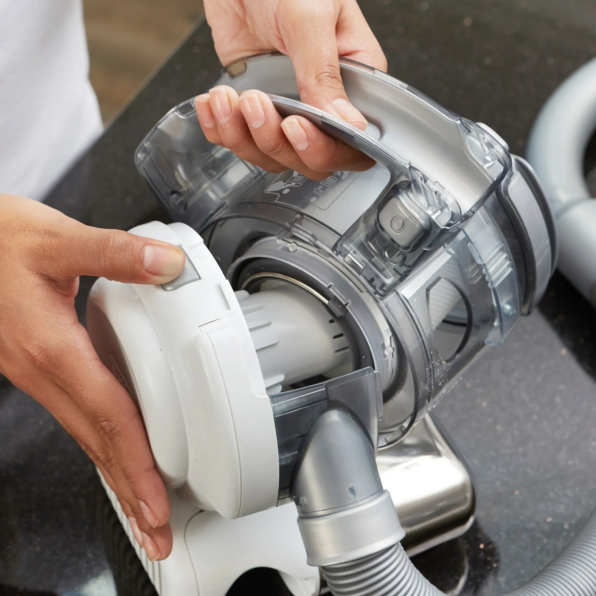 BLACK+DECKER PD1820L-QW 18V -k&auml;sik&auml;ytt&ouml;inen imuri, kromi