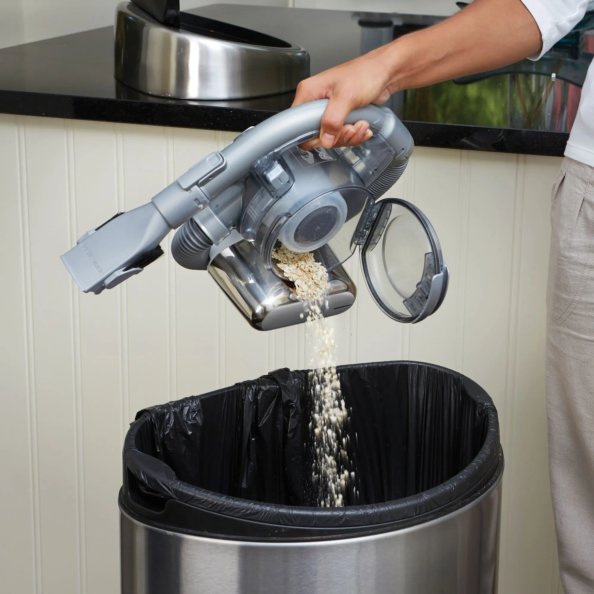 BLACK+DECKER PD1820L-QW 18V -k&auml;sik&auml;ytt&ouml;inen imuri, kromi